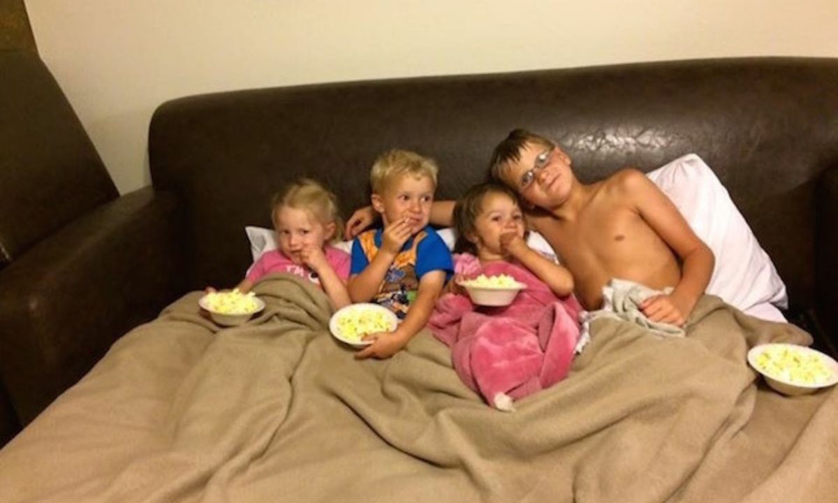 4 kids in bed